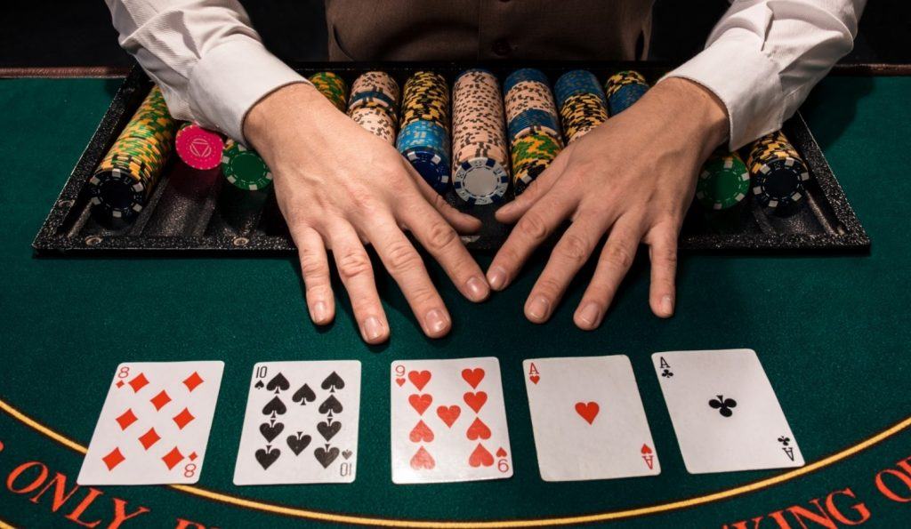 Menjadi Master Poker Online dan Menang Jackpot